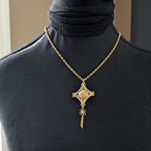 Gold Tone Filigree Pendant Necklace | Vintage Style Drop